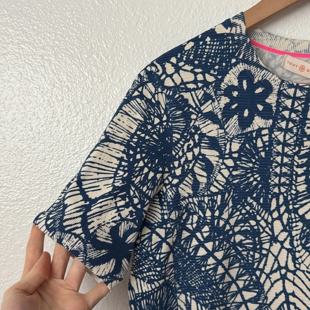 Tory Burch XS Navy and Pink Floral Patterned Knit Top - Picture 4 of 8